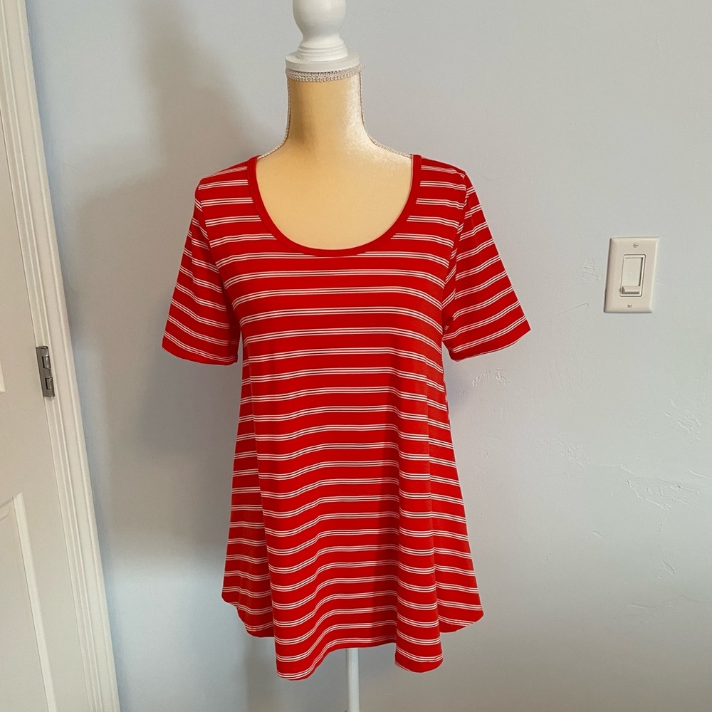 NWT LuLaRoe Perfect T Size Small - Pair with Blue for a fun summer look!